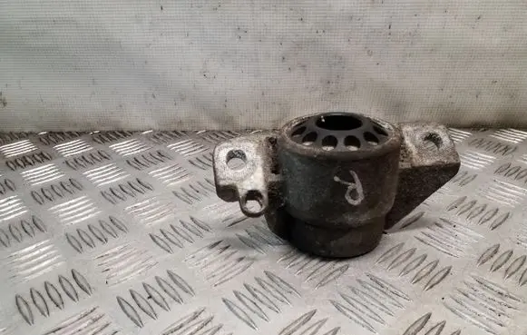 Audi Q5 SQ5 Front shock absorber mounting bracket 