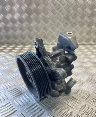 Mercedes-Benz CLS C219 Power steering pump A0054660201
