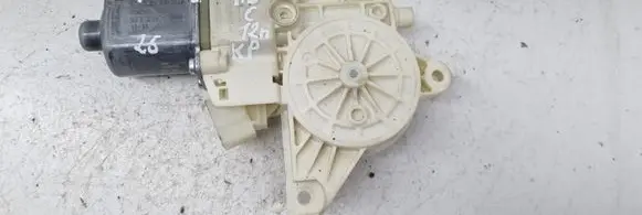 Mercedes-Benz C W204 Front door window regulator motor A2048200142