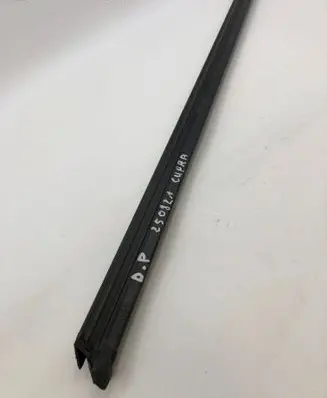 Cupra Formentor Rubber seal front door window/glass 5ff837479