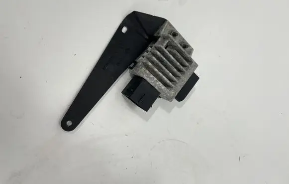 Renault Trafic III (X82) Glow plug pre-heat relay 271203982R 271213873R