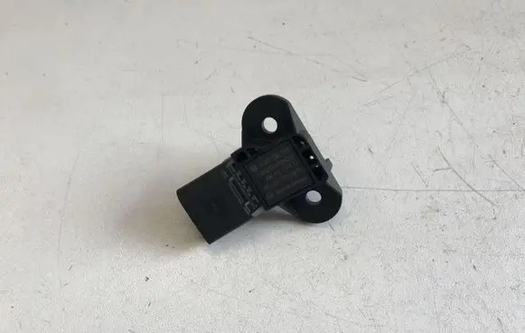 Volkswagen Golf V Air pressure sensor 03C906051F 0261230235