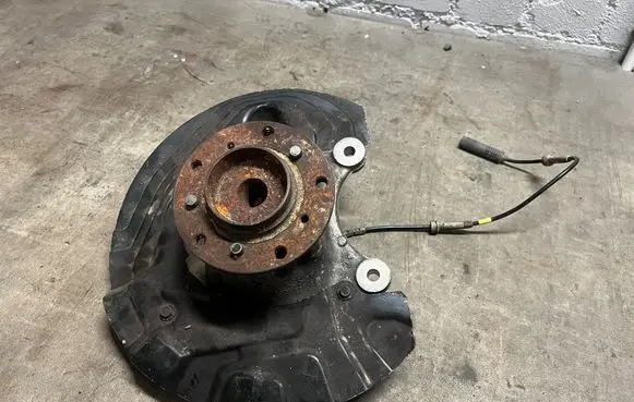 BMW M3 e92 Front wheel hub 2283435