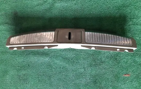 Trunk/boot sill cover protection