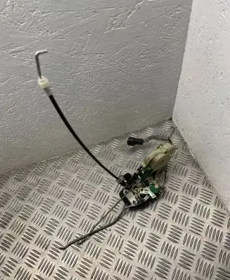 KIA Sorento Front door lock