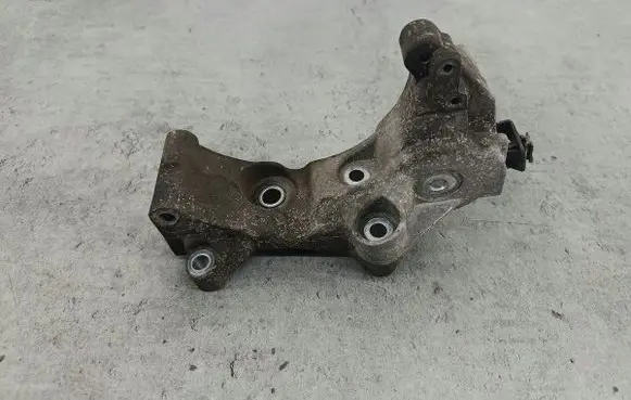Opel Meriva A Generator/alternator bracket 