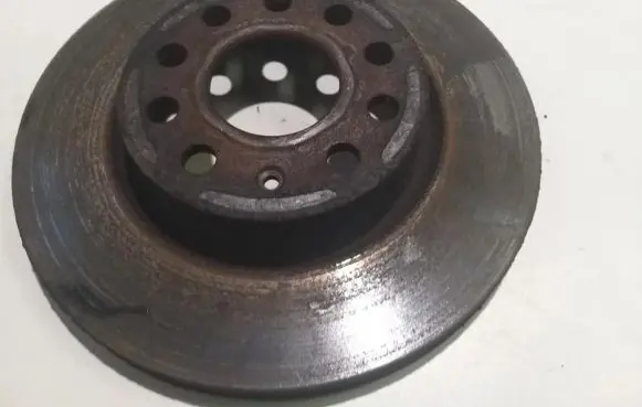 Volkswagen Golf V Front brake disc ventiliuojamas