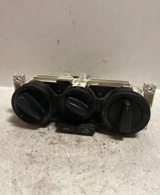Volkswagen PASSAT B5.5 Climate control unit 1U0820045 E133820F