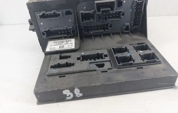Mercedes-Benz CLS C219 Fuse module 2115453801