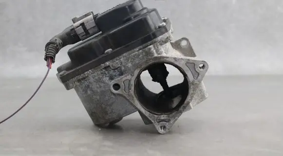Volkswagen PASSAT B6 Other engine bay part 03G131501P
