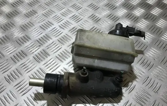 Renault Laguna I Master brake cylinder 7700823486 7700823487