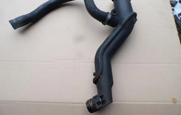 Peugeot 407 Oil fill pipe 9654733980