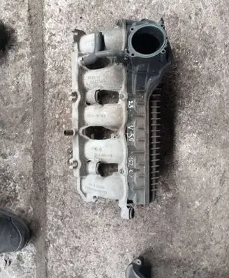 Volvo V50 Intake manifold 30650184