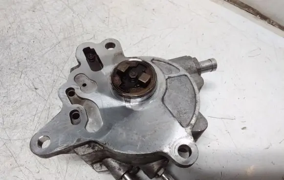 Audi A3 S3 8P Vacuum pump