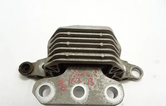 Opel Insignia B Engine mount bracket 84240118