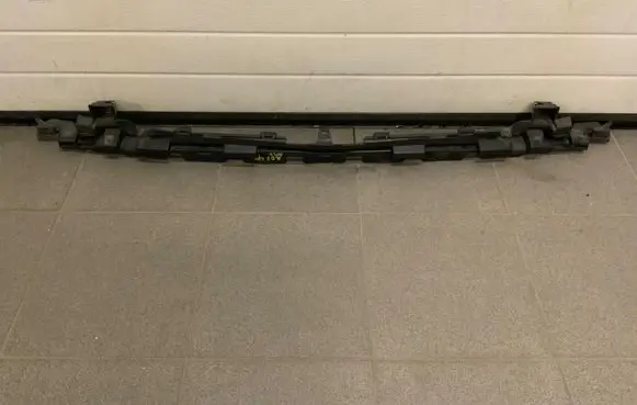 Front bumper mounting bracket