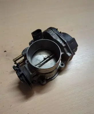 Volkswagen Golf IV Throttle valve 021133066 T332 408235120001