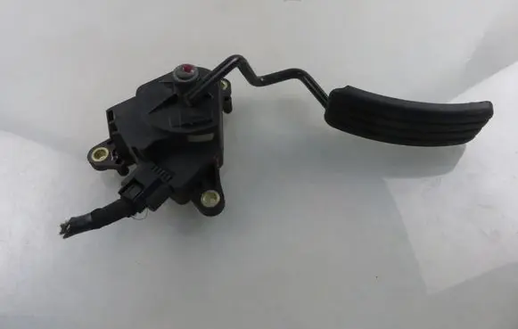 Renault Clio III Accelerator throttle pedal 8200297335