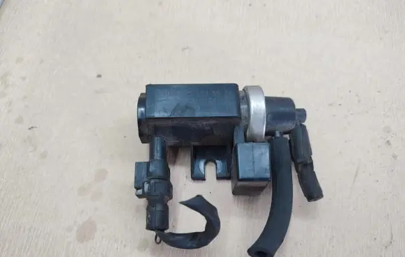 Mercedes-Benz B W245 Turbo solenoid valve A0051535528