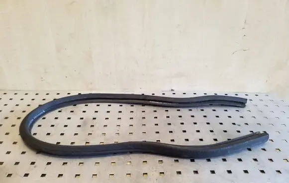 Skoda Octavia Mk2 (1Z) Engine compartment rubber 1Z0823723A