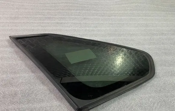 Rear side window