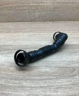 Volkswagen PASSAT B6 Breather hose/pipe 03G103493D