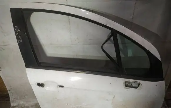 Citroen C3 Front door baltos