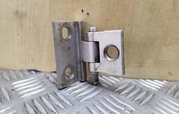 Volvo V70 Rear door lower hinge
