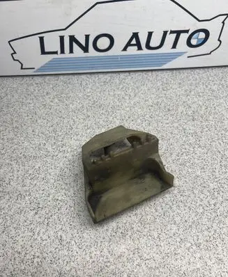 Radiator mount bracket