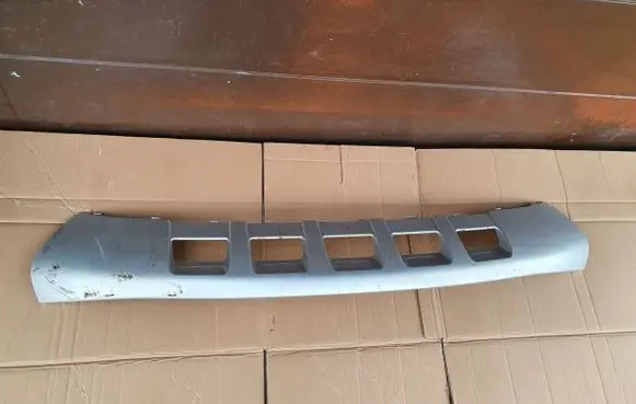 Front bumper lip