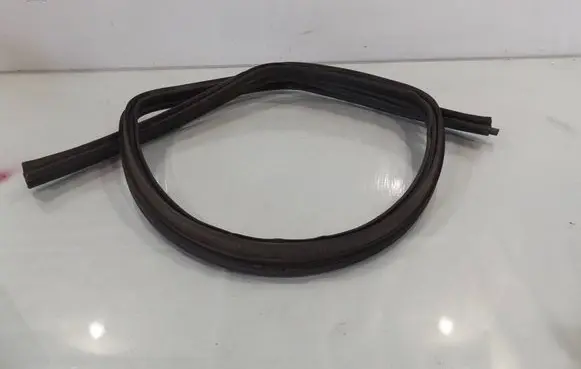 Renault Modus Rubber seal tailgate window/glass 