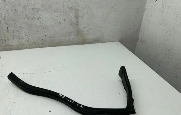 Mercedes-Benz CLS C218 AMG Engine compartment rubber A2186280098