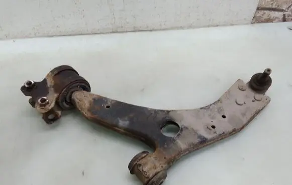 Ford Focus Front lower control arm/wishbone
