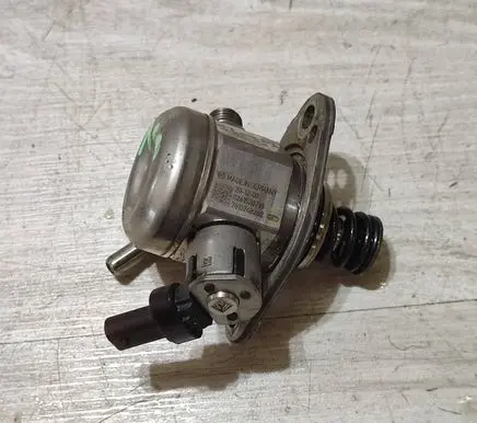 Opel Corsa F Fuel injection high pressure pump 9830305880 25033F