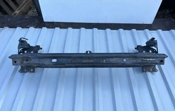 Volkswagen Touareg I Front bumper cross member