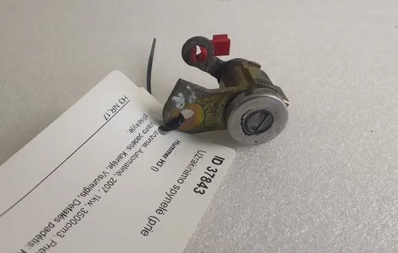 Hummer H3 Front door lock (next to the handle) L2669B