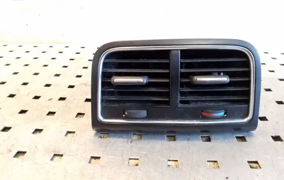 Audi A5 8T 8F Rear air vent grill 8K0819203D