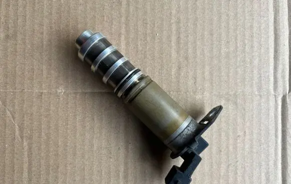 BMW 3 F30 F35 F31 Camshaft vanos timing valve 7585776 11367585776
