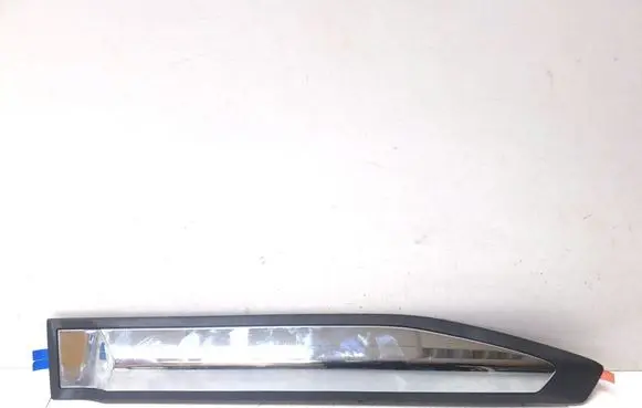 Suzuki Vitara (LY) Rear door trim (molding)