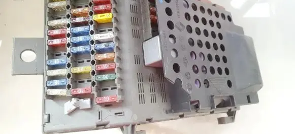 Renault Laguna I Fuse box set 7700821586