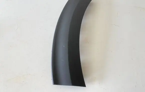 Rear bumper trim bar molding