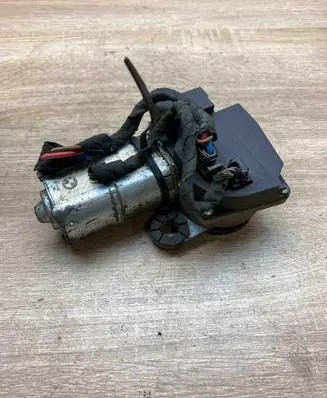 BMW 5 E39 Rear window wiper motor 8361640