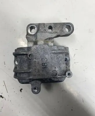 Volkswagen PASSAT B7 Engine mount bracket 1K0199262