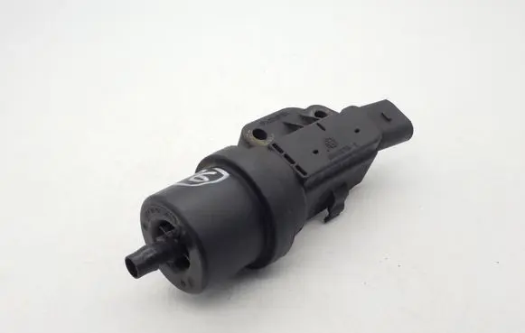 Volkswagen PASSAT B6 Vacuum valve 03H133759D