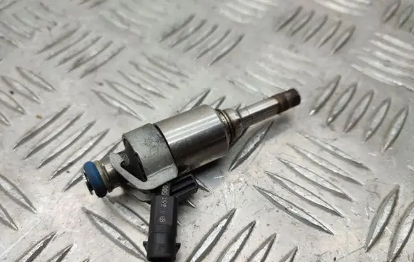 Audi A4 S4 B8 8K Fuel injector 06H906036G