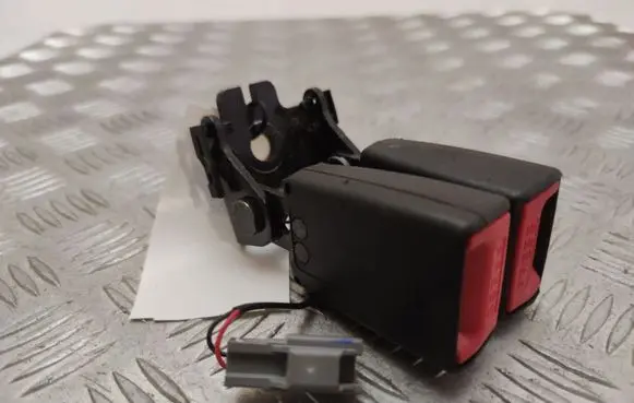 Jaguar I-Pace Middle seatbelt buckle (rear) 