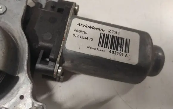 Nissan Qashqai Rear door window regulator with motor 402191A