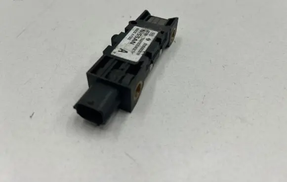 Nissan Note (E11) Airbag deployment crash/impact sensor 98830AY000 0285003019