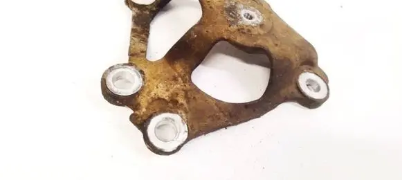 Honda Civic Engine mounting bracket