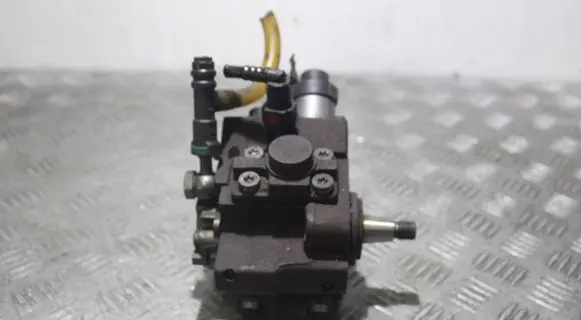 Renault Megane III Fuel injection high pressure pump 0445010148